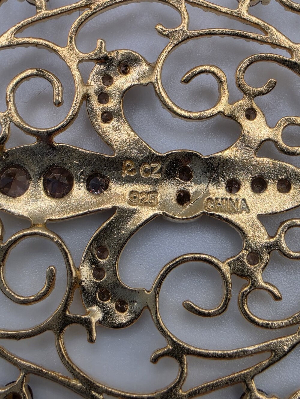 Vintage Fleur de Lis Vermeil Filigree Pendant with CZ & an 18" Vermeil Chain - Picture 13 of 14